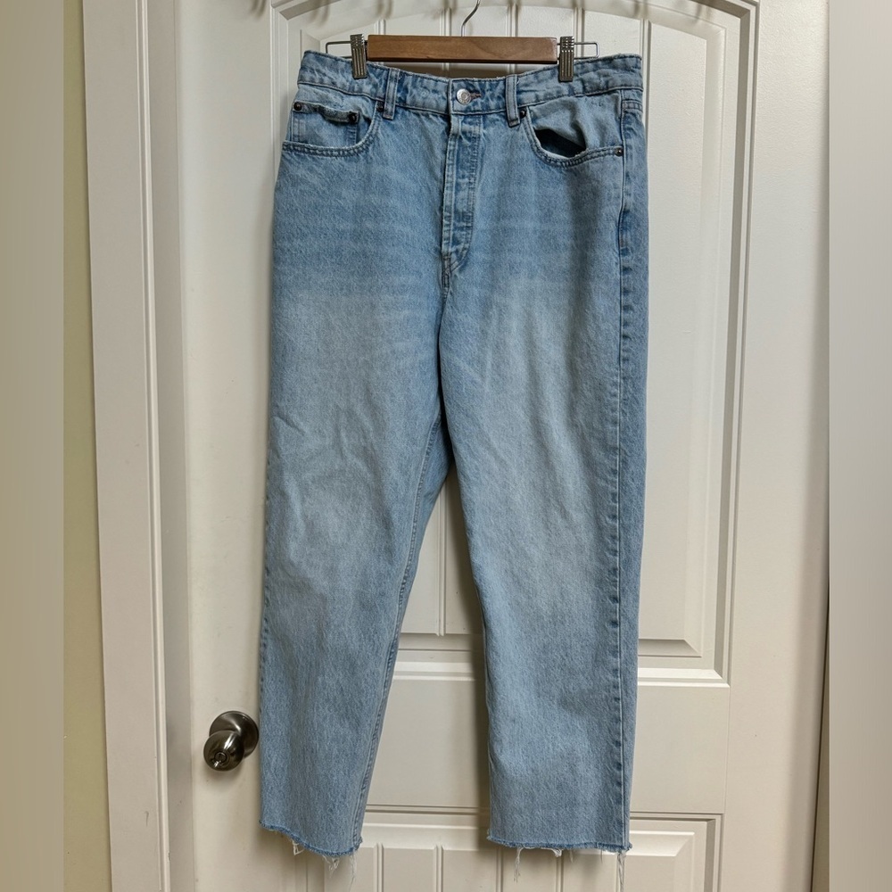 Zara 100% Cotton Ultra High Waist Button Fly Raw Hem Cropped Denim Jeans. 10